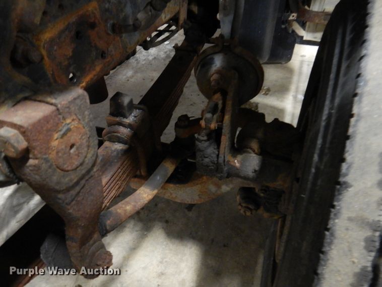 image for item KG9986 1998 Ford Louisville  flatbed truck