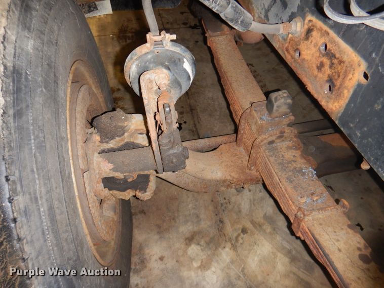 image for item KG9986 1998 Ford Louisville  flatbed truck