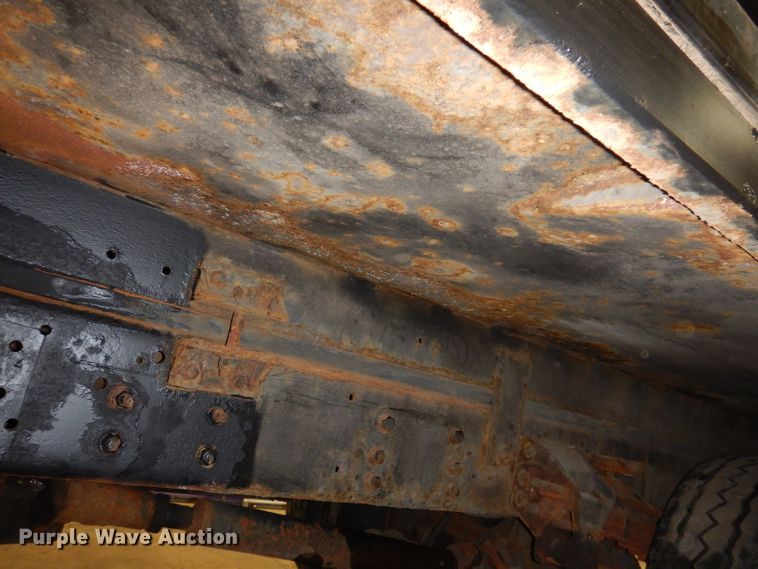 image for item KG9986 1998 Ford Louisville  flatbed truck