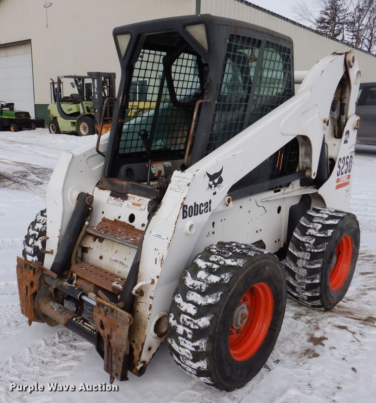 image for item KH9002 2003 Bobcat S250  skid steer loader