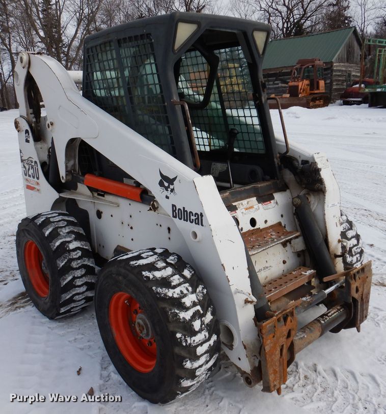 image for item KH9002 2003 Bobcat S250  skid steer loader