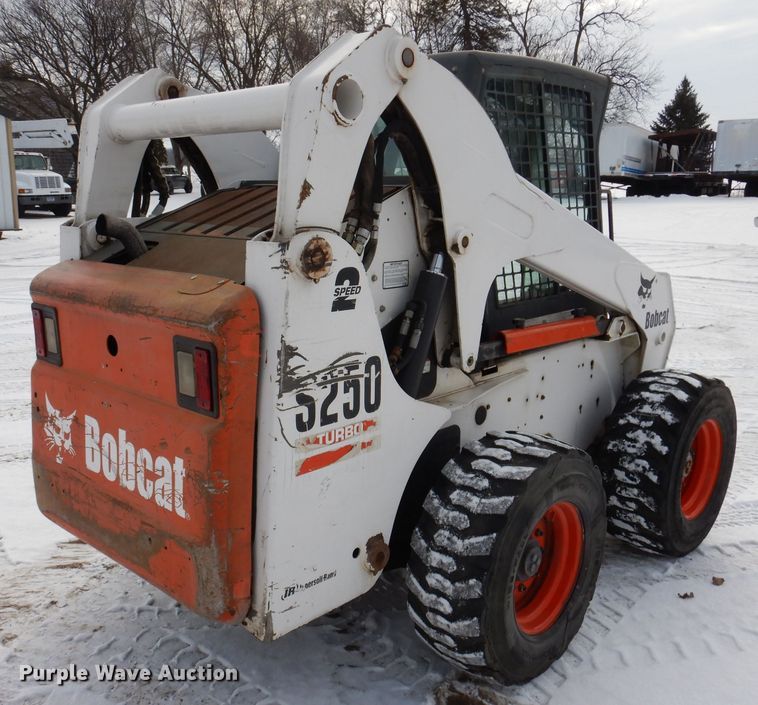 image for item KH9002 2003 Bobcat S250  skid steer loader