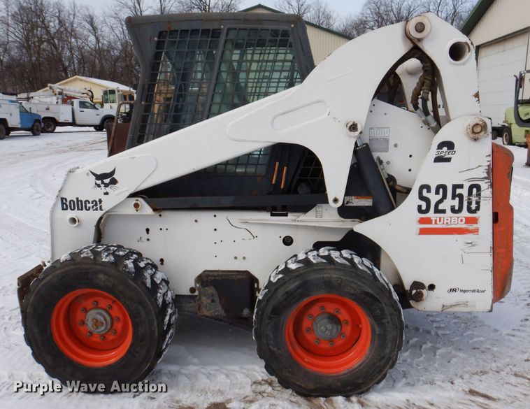 image for item KH9002 2003 Bobcat S250  skid steer loader