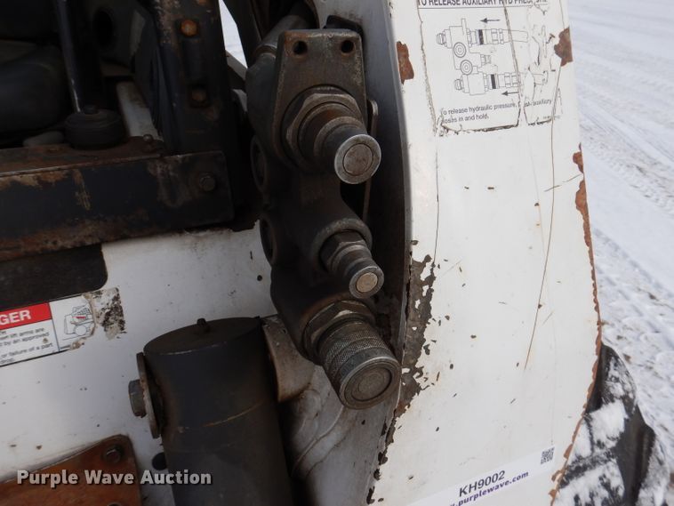 image for item KH9002 2003 Bobcat S250  skid steer loader