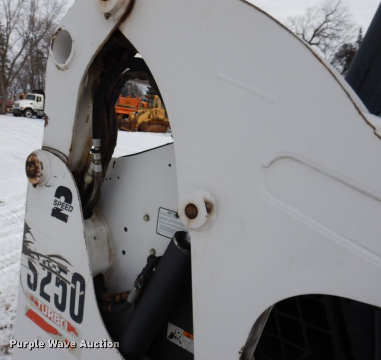 image for item KH9002 2003 Bobcat S250  skid steer loader