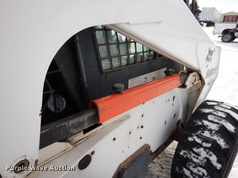 image for item KH9002 2003 Bobcat S250  skid steer loader