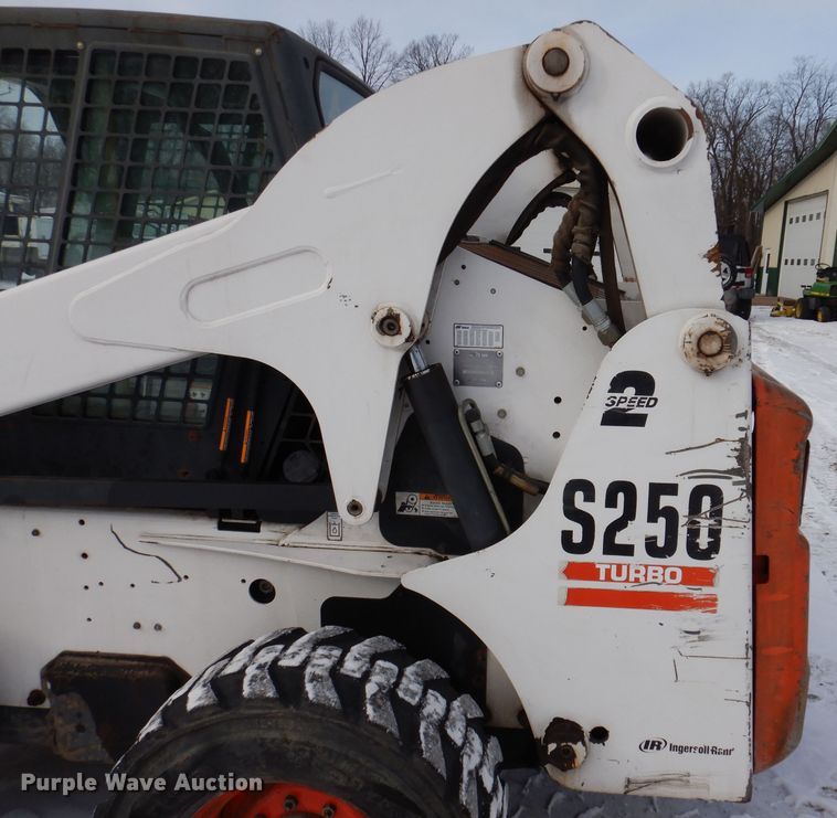 image for item KH9002 2003 Bobcat S250  skid steer loader
