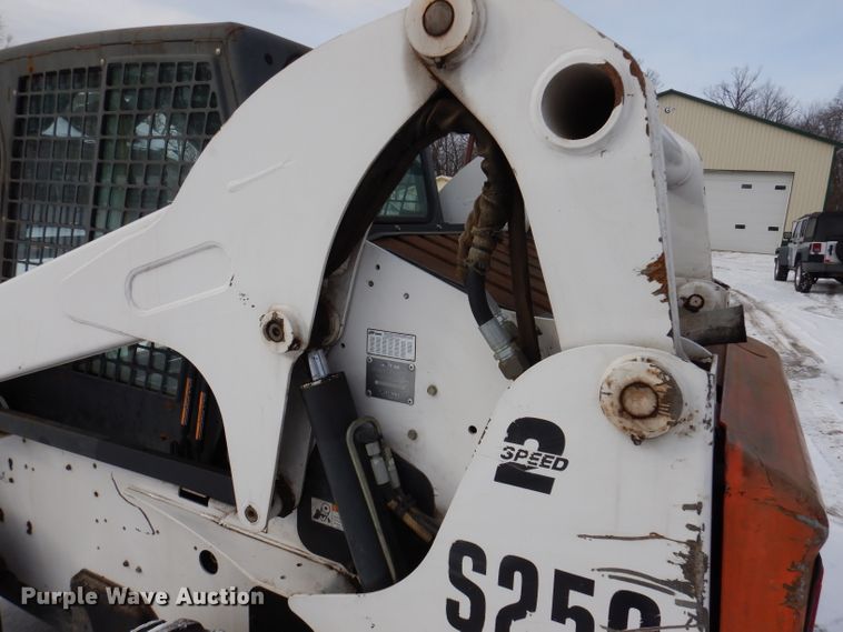 image for item KH9002 2003 Bobcat S250  skid steer loader