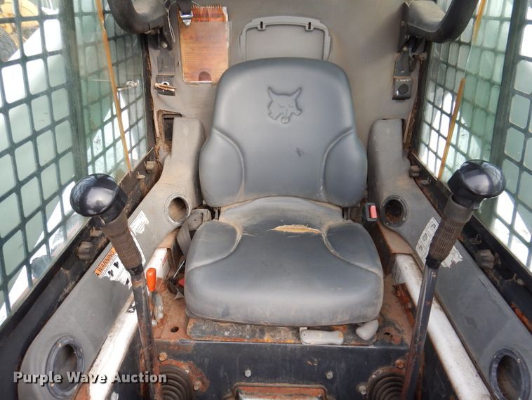 image for item KH9002 2003 Bobcat S250  skid steer loader