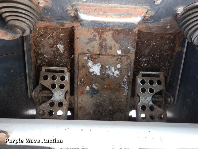 image for item KH9002 2003 Bobcat S250  skid steer loader