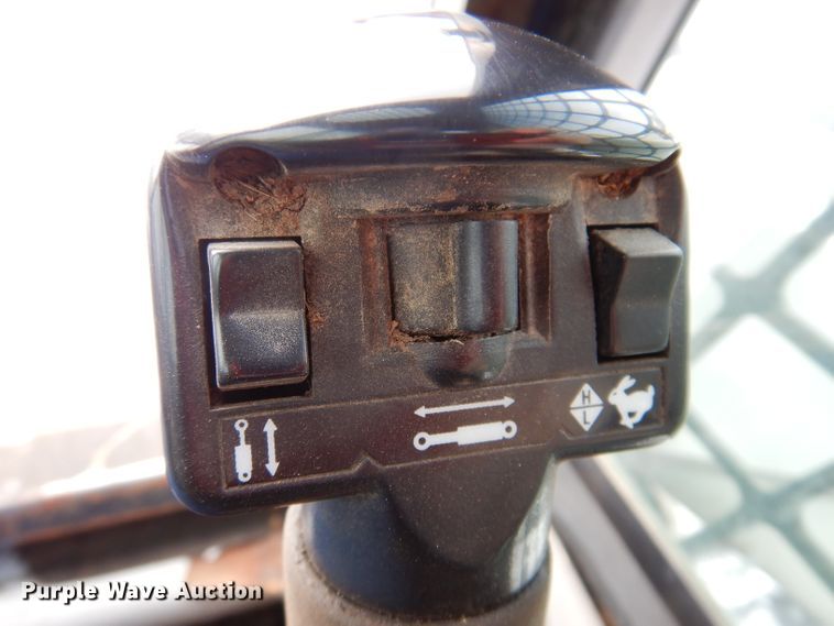 image for item KH9002 2003 Bobcat S250  skid steer loader