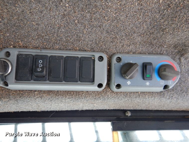 image for item KH9002 2003 Bobcat S250  skid steer loader