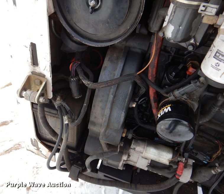 image for item KH9002 2003 Bobcat S250  skid steer loader