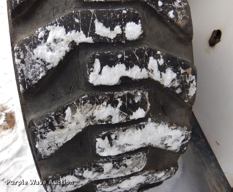 image for item KH9002 2003 Bobcat S250  skid steer loader