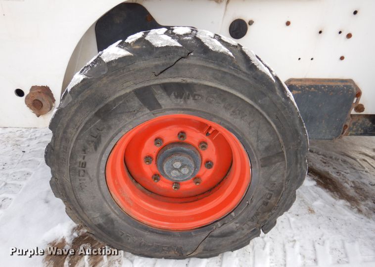 image for item KH9002 2003 Bobcat S250  skid steer loader