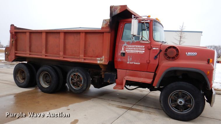 image for item KH9006 1994 Ford LT8000F  dump truck
