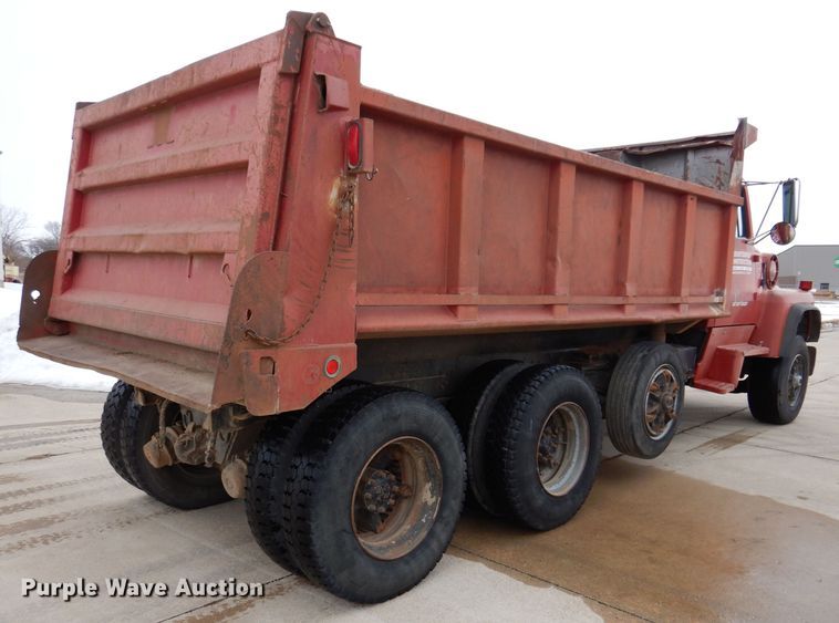 image for item KH9006 1994 Ford LT8000F  dump truck