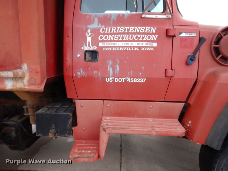 image for item KH9006 1994 Ford LT8000F  dump truck