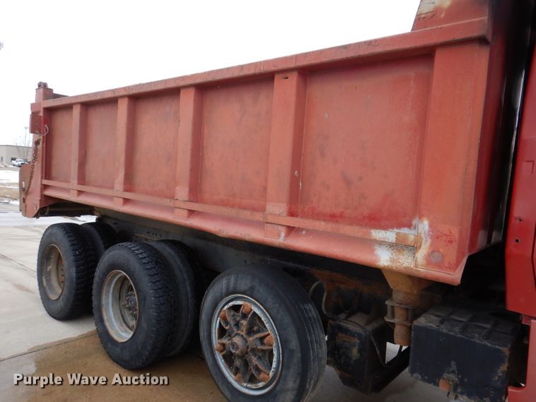 image for item KH9006 1994 Ford LT8000F  dump truck