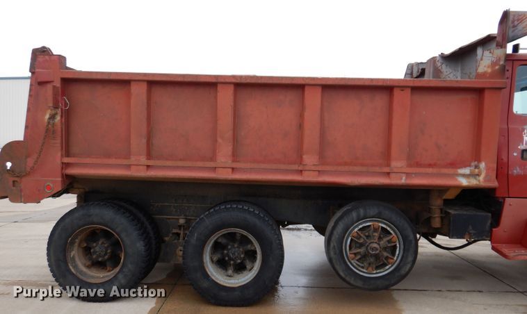 image for item KH9006 1994 Ford LT8000F  dump truck