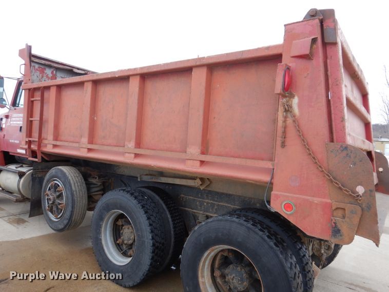 image for item KH9006 1994 Ford LT8000F  dump truck