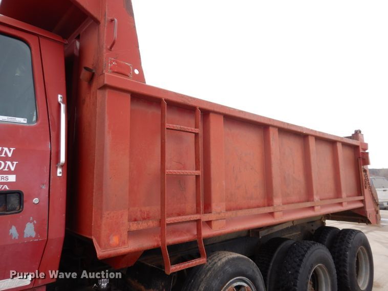 image for item KH9006 1994 Ford LT8000F  dump truck