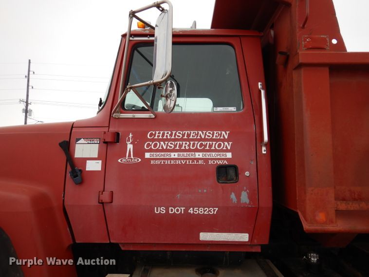 image for item KH9006 1994 Ford LT8000F  dump truck