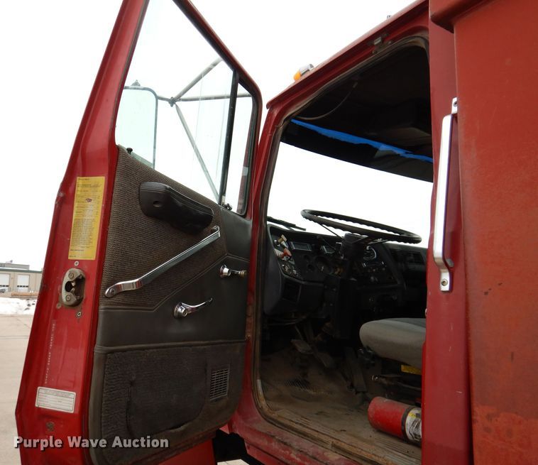 image for item KH9006 1994 Ford LT8000F  dump truck