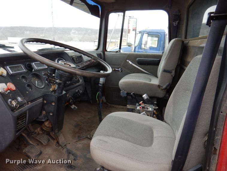 image for item KH9006 1994 Ford LT8000F  dump truck