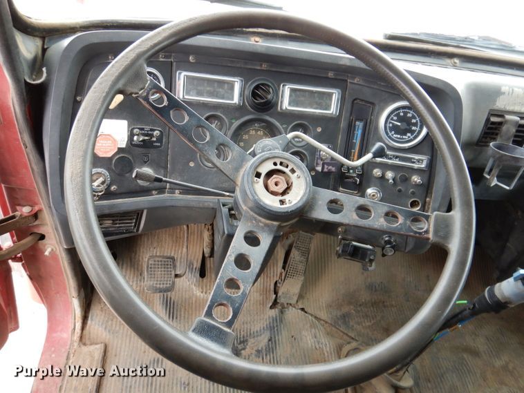 image for item KH9006 1994 Ford LT8000F  dump truck