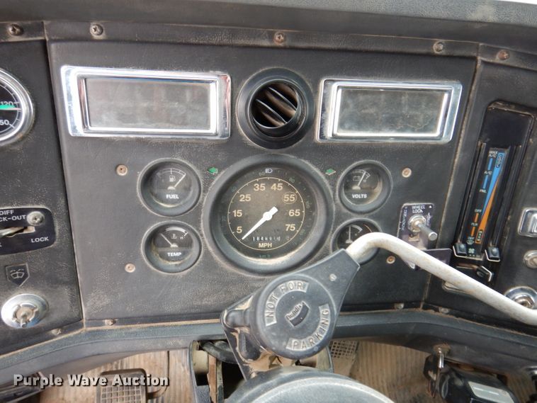 image for item KH9006 1994 Ford LT8000F  dump truck