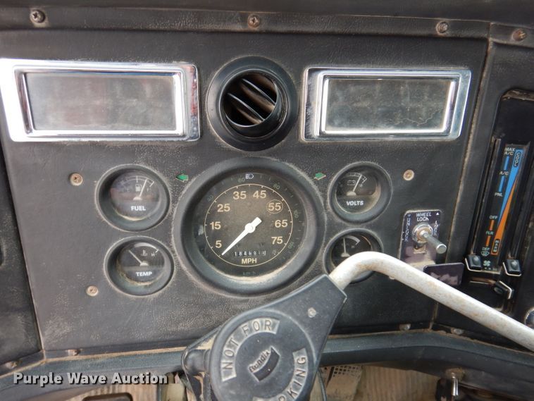 image for item KH9006 1994 Ford LT8000F  dump truck