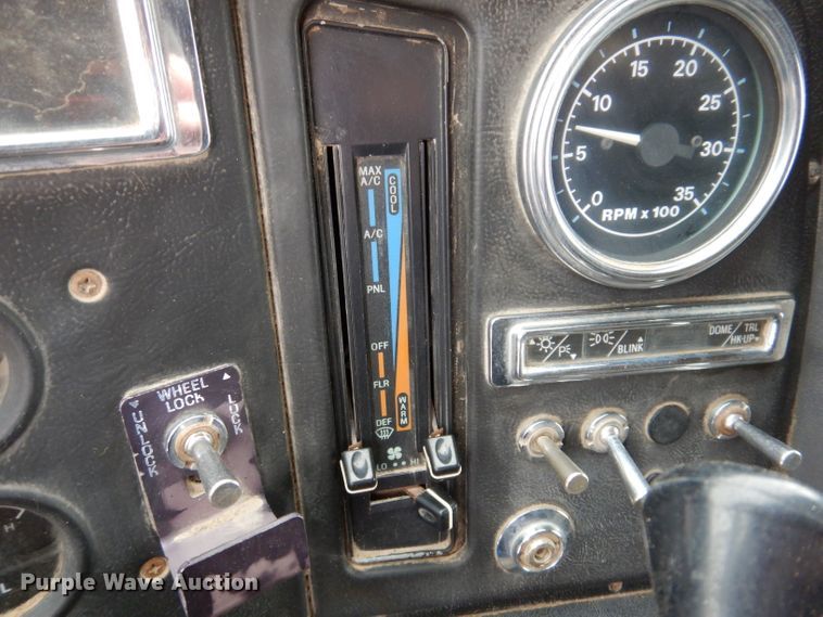 image for item KH9006 1994 Ford LT8000F  dump truck