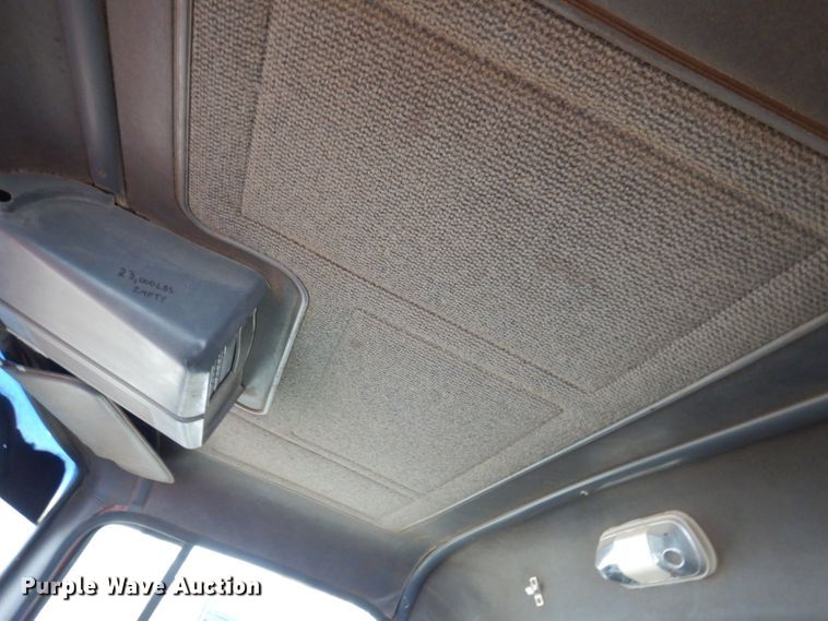 image for item KH9006 1994 Ford LT8000F  dump truck