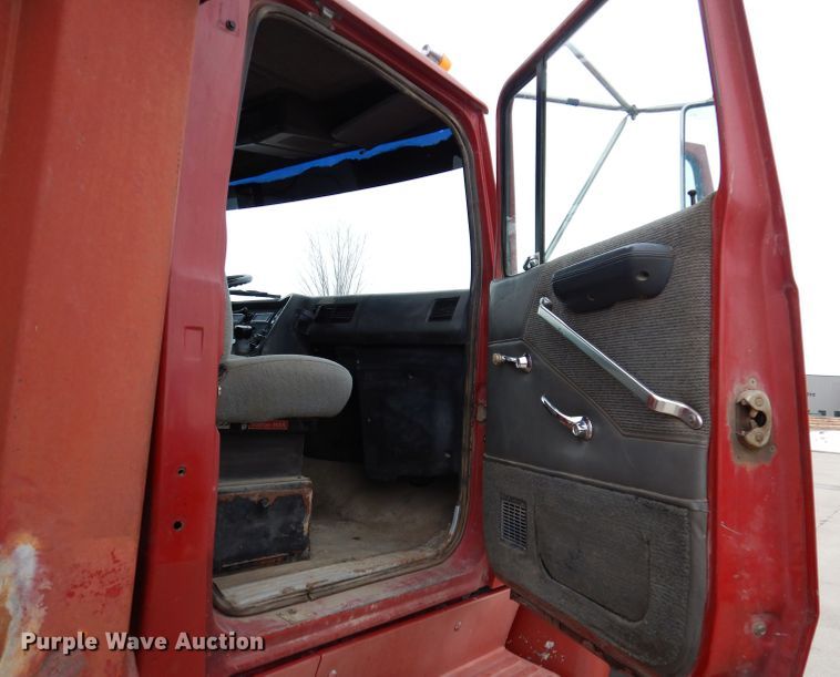image for item KH9006 1994 Ford LT8000F  dump truck