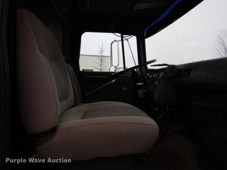 image for item KH9006 1994 Ford LT8000F  dump truck