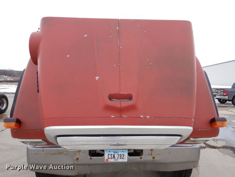 image for item KH9006 1994 Ford LT8000F  dump truck