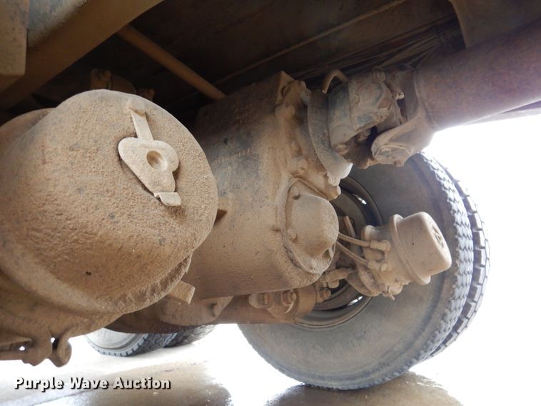 image for item KH9006 1994 Ford LT8000F  dump truck