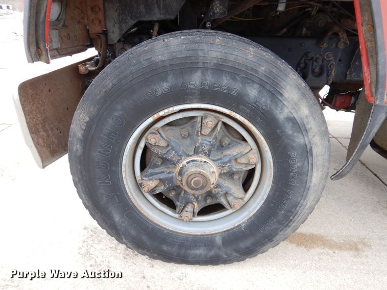 image for item KH9006 1994 Ford LT8000F  dump truck