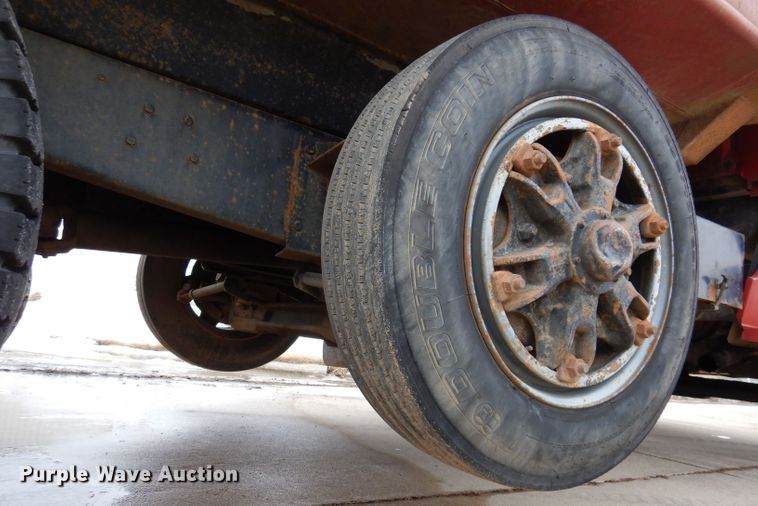 image for item KH9006 1994 Ford LT8000F  dump truck