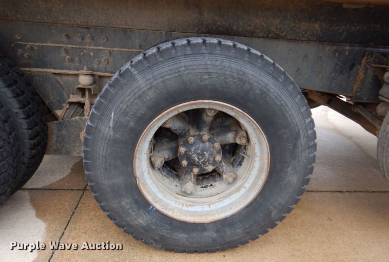 image for item KH9006 1994 Ford LT8000F  dump truck