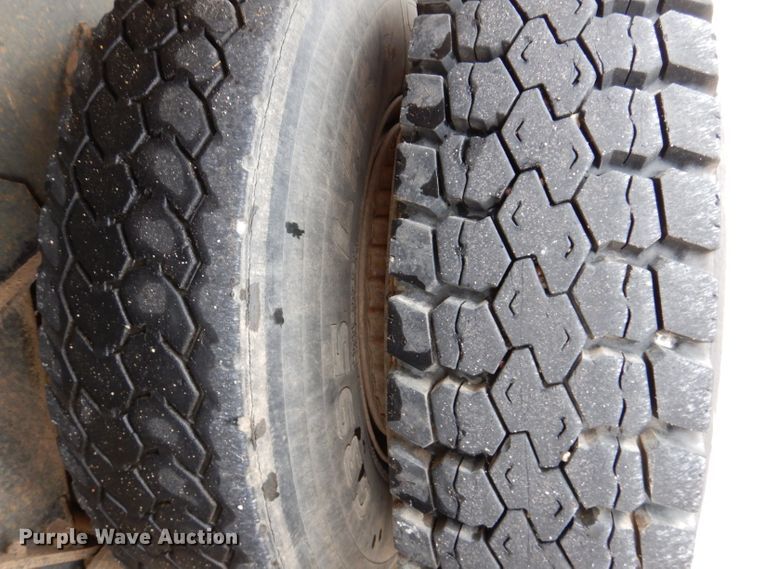 image for item KH9006 1994 Ford LT8000F  dump truck