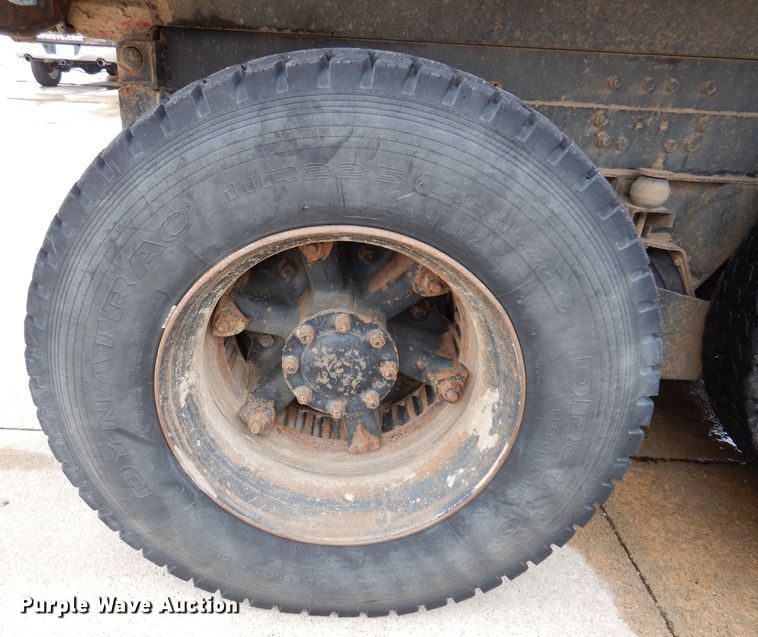 image for item KH9006 1994 Ford LT8000F  dump truck