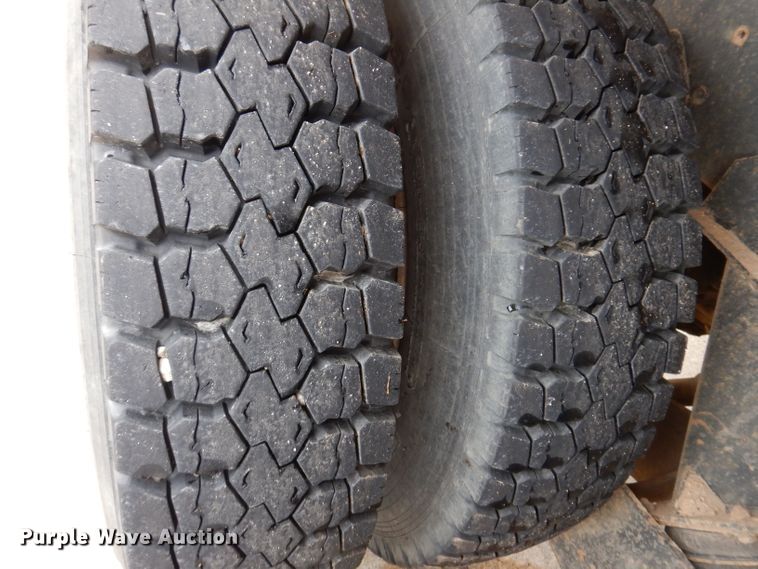 image for item KH9006 1994 Ford LT8000F  dump truck