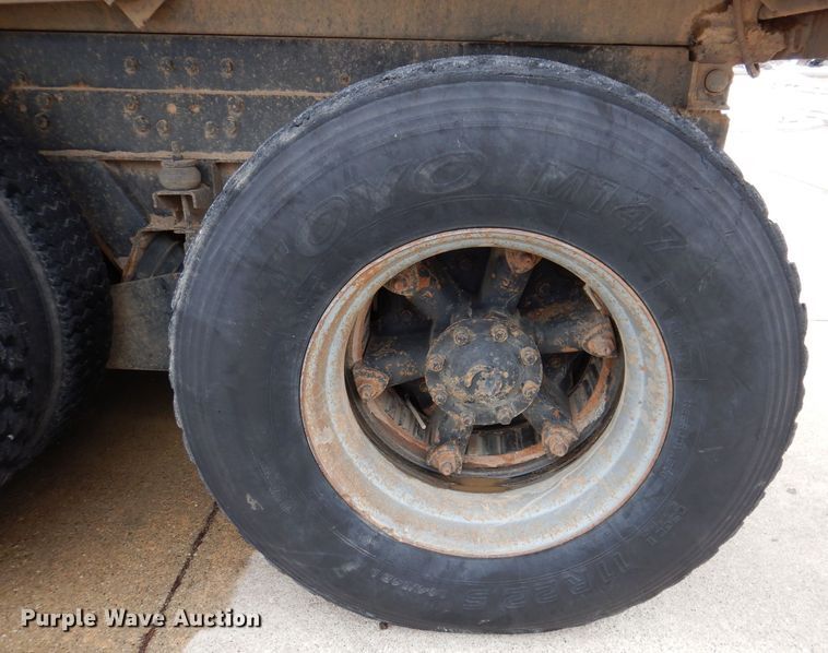 image for item KH9006 1994 Ford LT8000F  dump truck