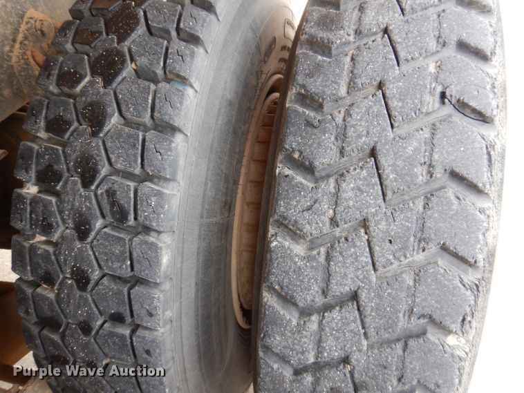 image for item KH9006 1994 Ford LT8000F  dump truck