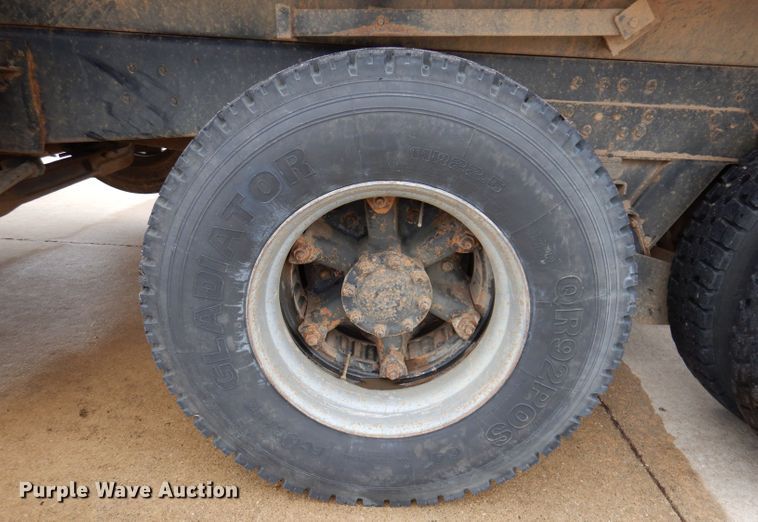 image for item KH9006 1994 Ford LT8000F  dump truck