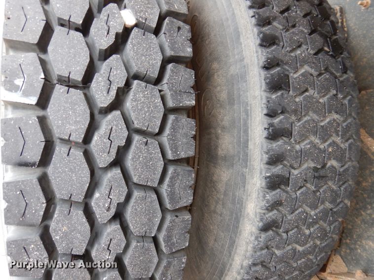 image for item KH9006 1994 Ford LT8000F  dump truck