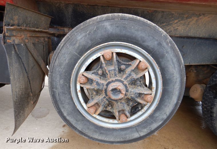 image for item KH9006 1994 Ford LT8000F  dump truck