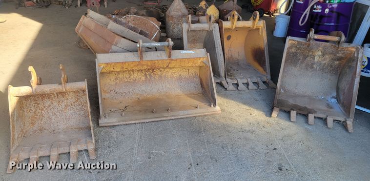 image for item KH9761 (6) backhoe buckets